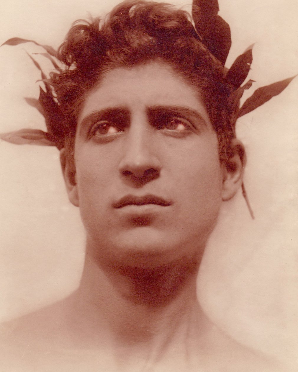 Çelenk takan bir çocuk çalışması, Sicilya, C.1898 (sepya fotoğrafı) by Baron Wilhelm von Gloeden