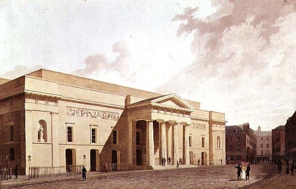 Robert Smirke tarafından tasarlanan ve Flaxman panellerini gösteren 2. Covent Garden Tiyatrosu