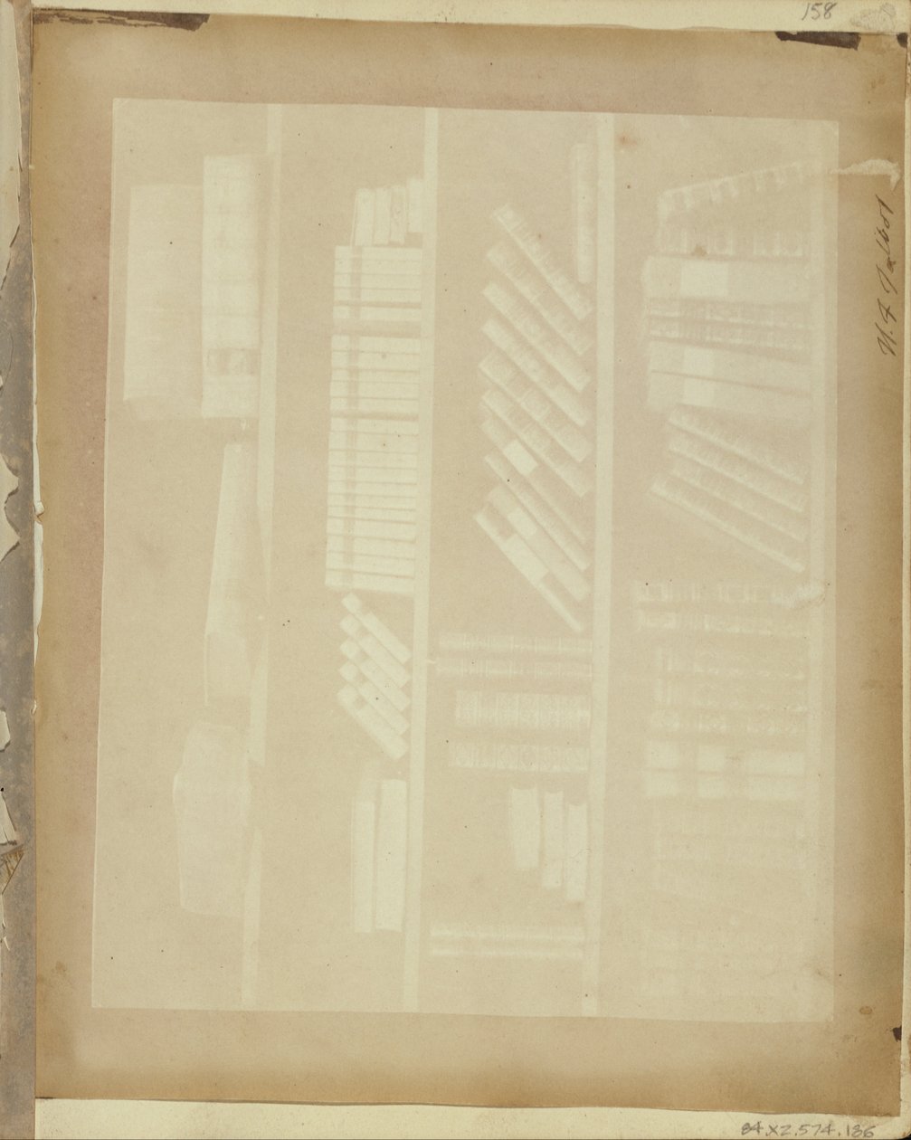 Dört Raftaki Kitaplar. by William Henry Fox Talbot