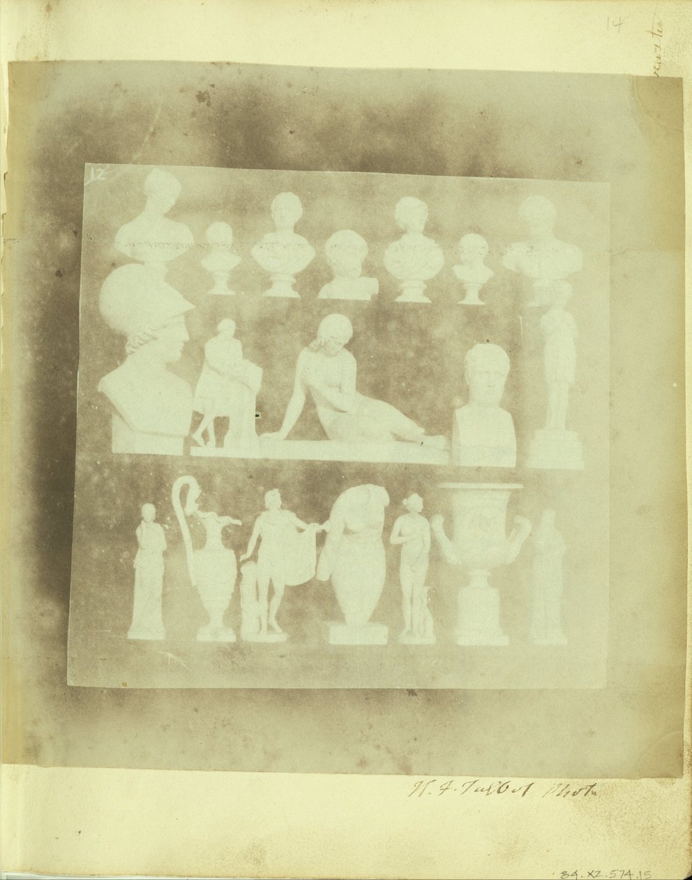 Lacock Manastırı Avlusunda Üç Rafta Yayınlar) by William Henry Fox Talbot