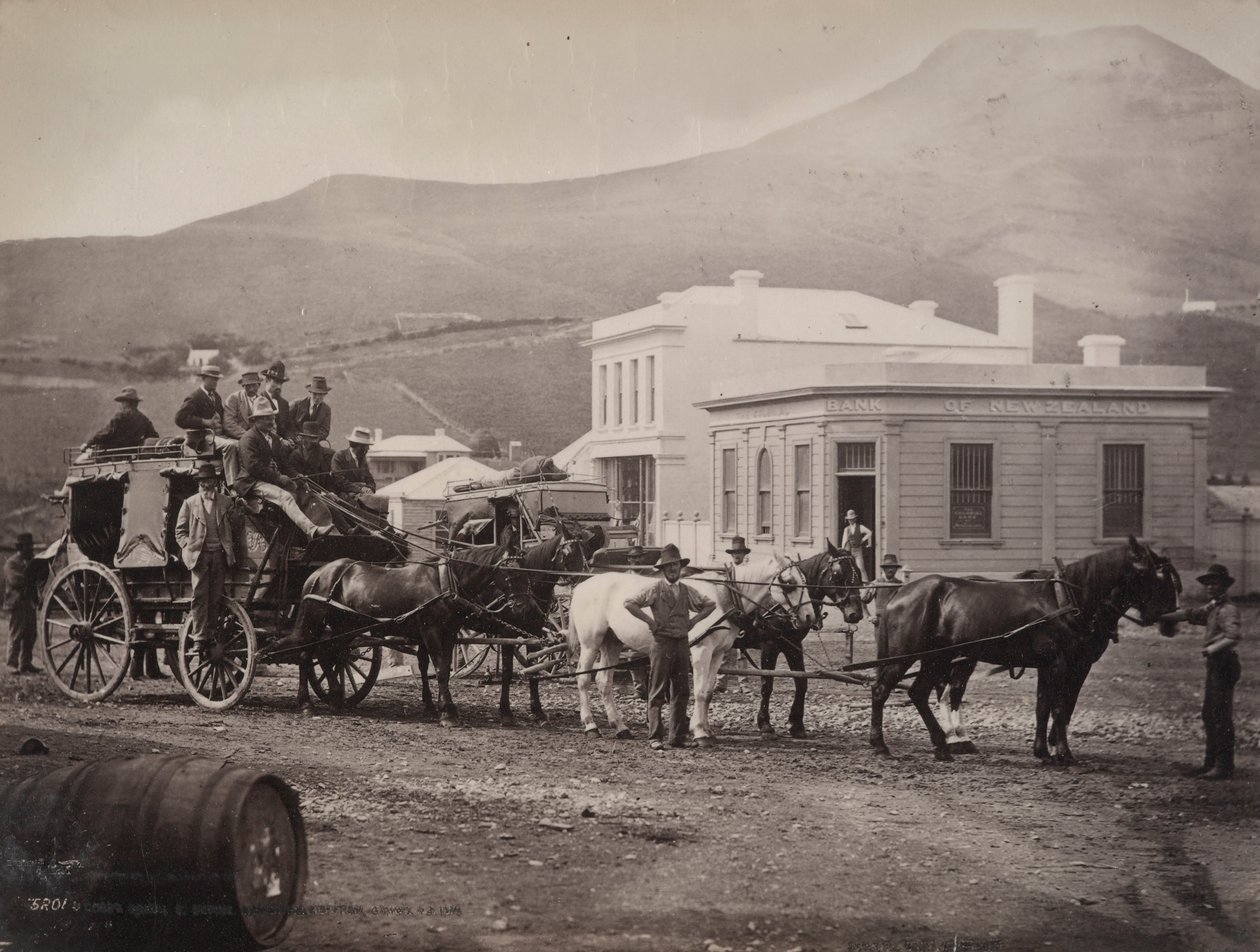 (Cobb and Co. koçu, Palmerston, Otago) by William P. Hart