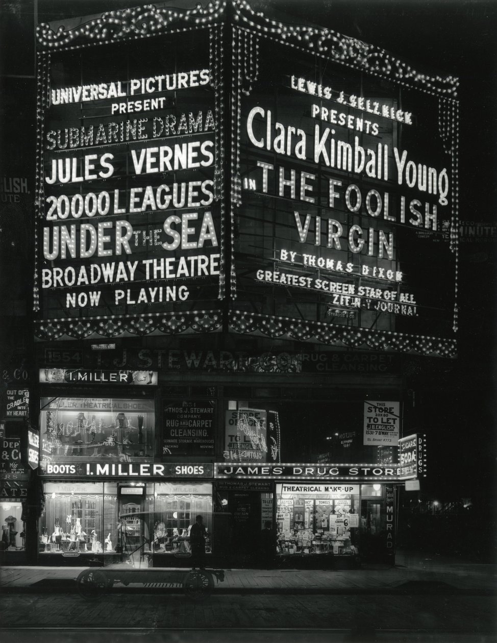 1554 Broadway 46th Street, I. Miller Shoes; James Drug Store ve yukarıda aydınlatılan filmler için büyük çerçeveler. by William Davis Hassler