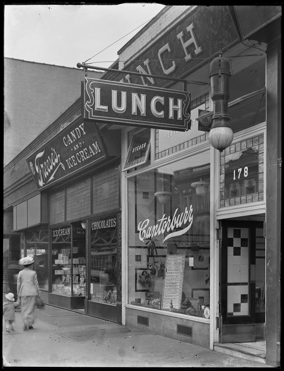 Canterbury Öğle Yemeği işareti, 202 (veya 178) E. 125th Street, New York City, 2 Mayıs 1916 by William Davis Hassler