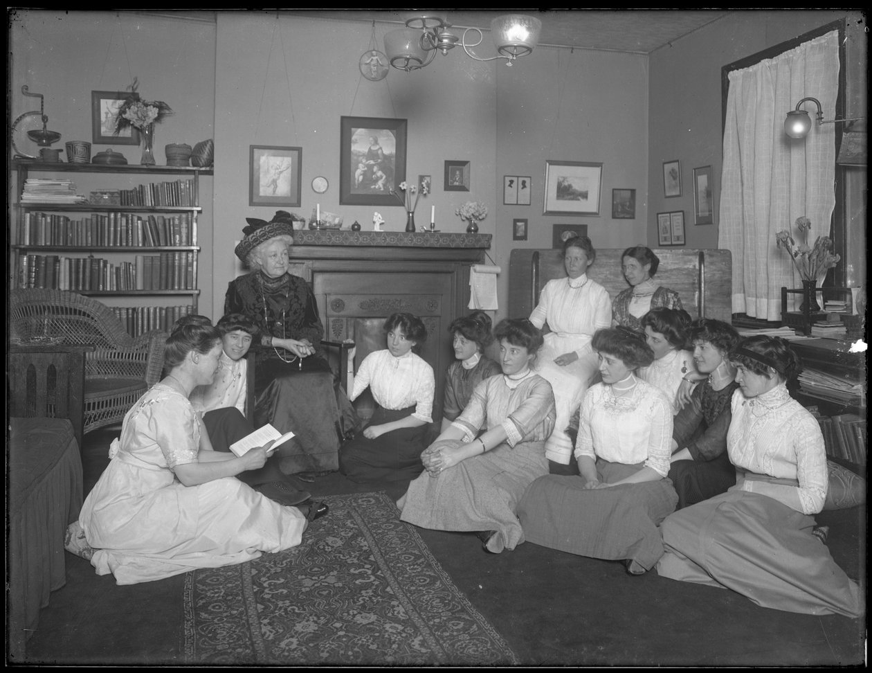 Harriet E. Hassler, bir grup genç kadınla, 206 W. 13th Street, New York, 1912 dolayları by William Davis Hassler