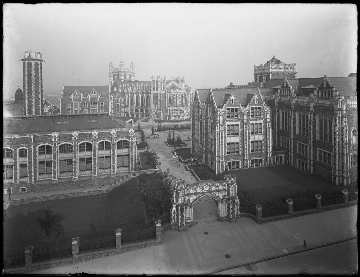 New York Şehir Koleji kampüsünün yüksek açılı görünümü, New York City, 16 Temmuz 1914 by William Davis Hassler