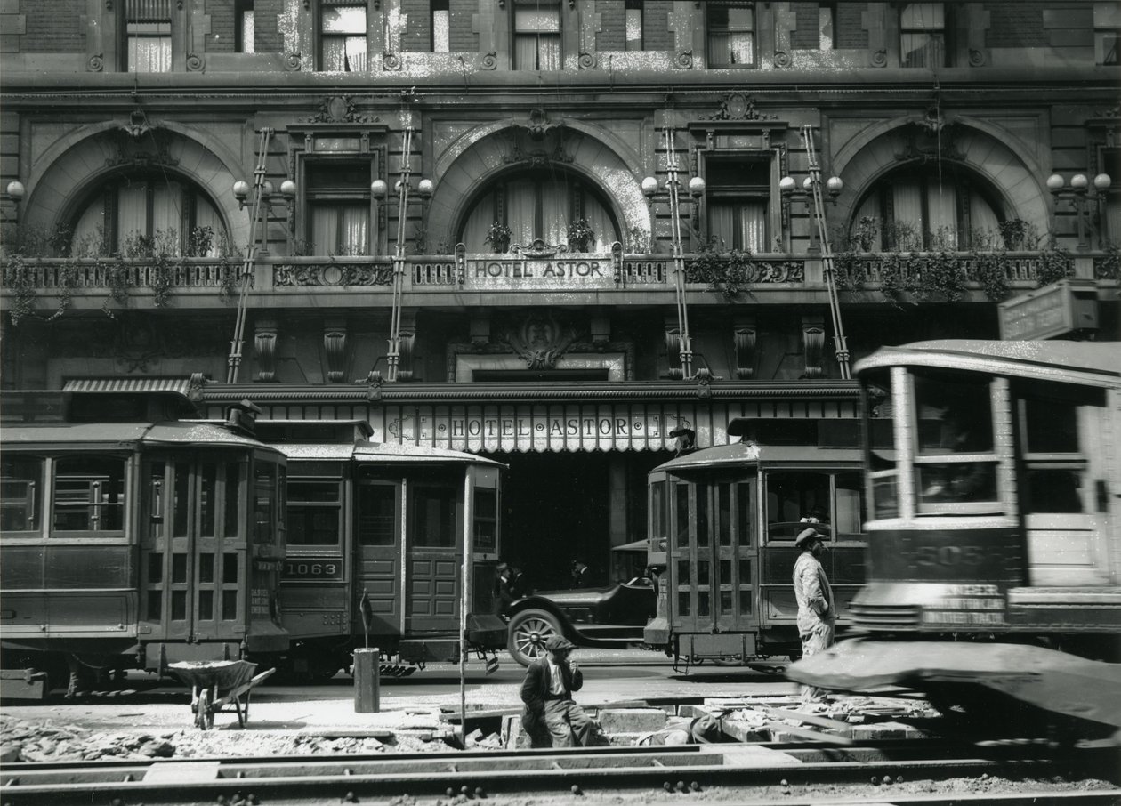Otel Astor, c.1910-21 by William Davis Hassler