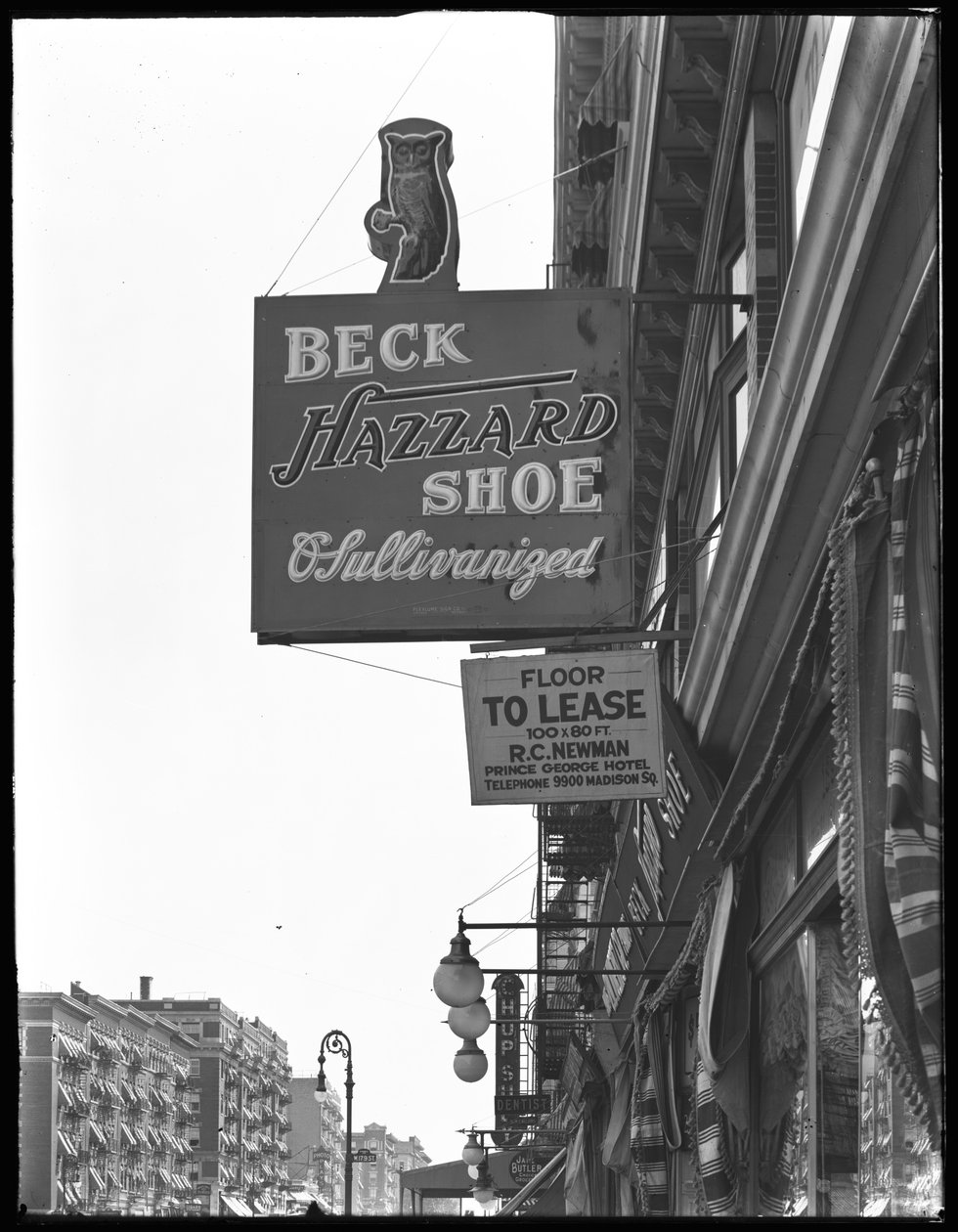 Beck Hazzard Shoes için imzalayın, New York City, Temmuz 1916 by William Davis Hassler