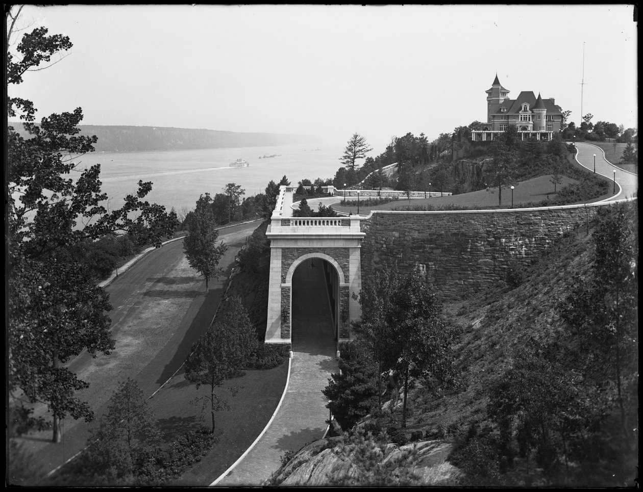Tryon Hall, Billings Malikanesi, Inwood, New York City, c.1914 by William Davis Hassler