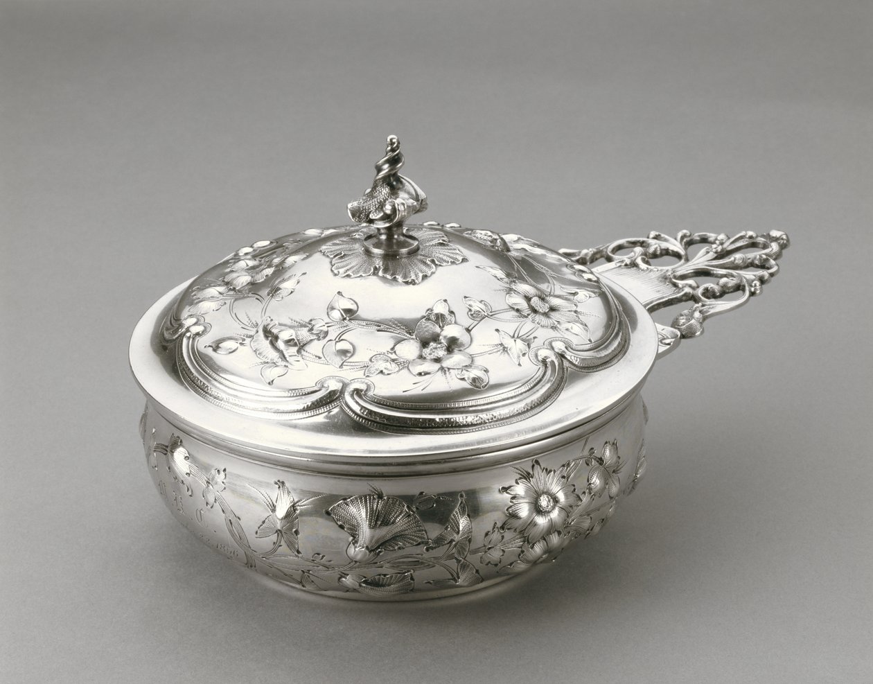 Kapaklı Porringer, c. 1856 (gümüş) by William Forbes