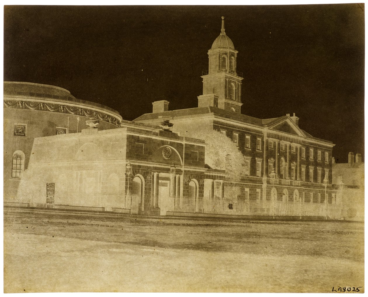 Yatan Hastane ve Rotunda, Dublin ile Yeni Toplantı Odaları (Kağıt Negatif-Kamera) by William Henry Fox Talbot
