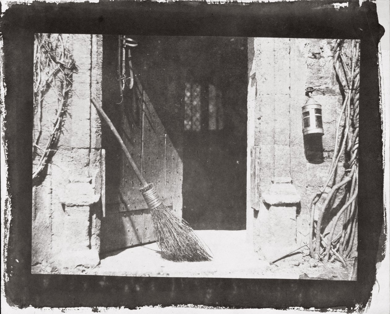 Açık Kapı, Mart 1843 by William Henry Fox Talbot