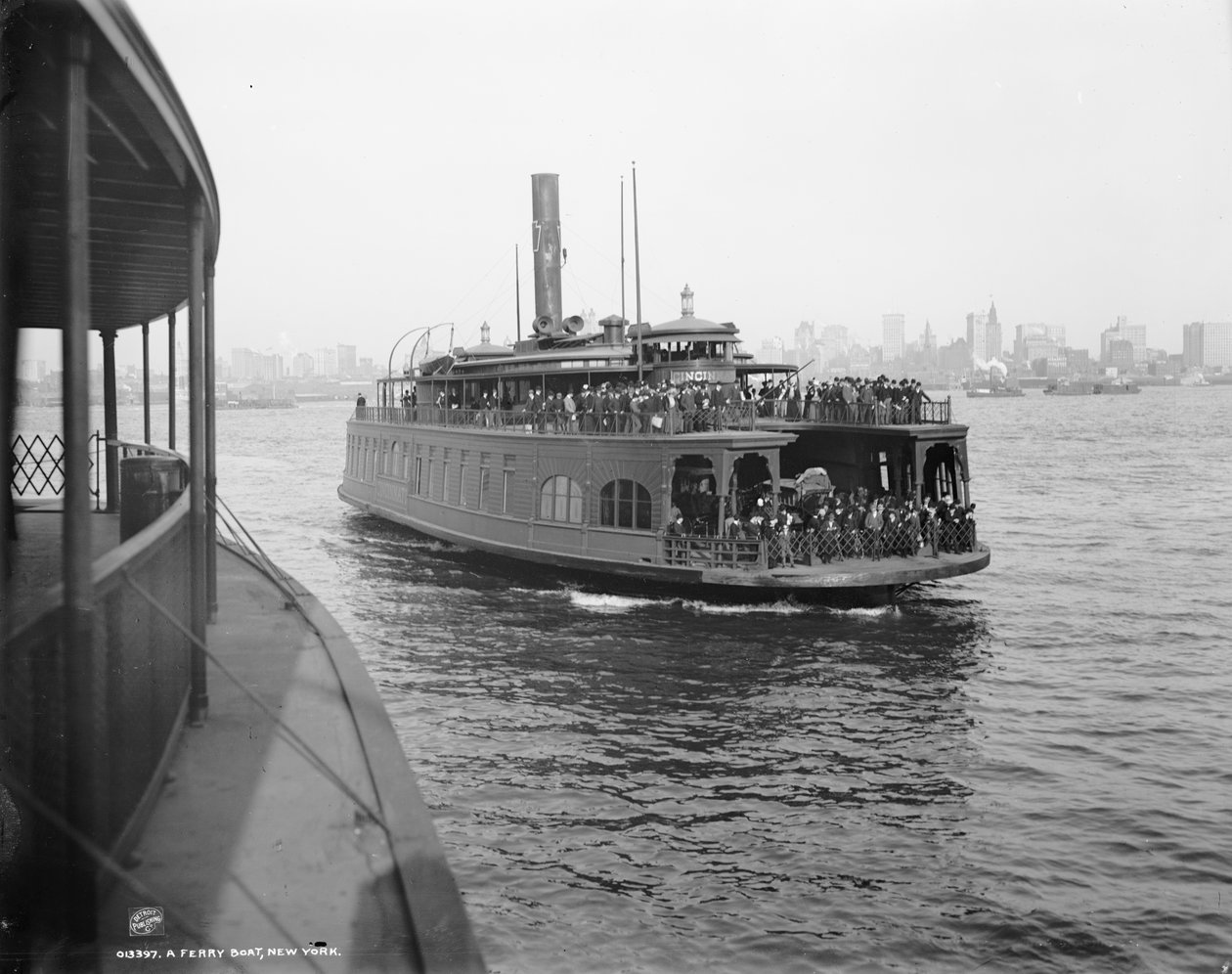 Bir feribot, New York, 1900 dolayları (s/b fotoğraf) by William Henry Jackson