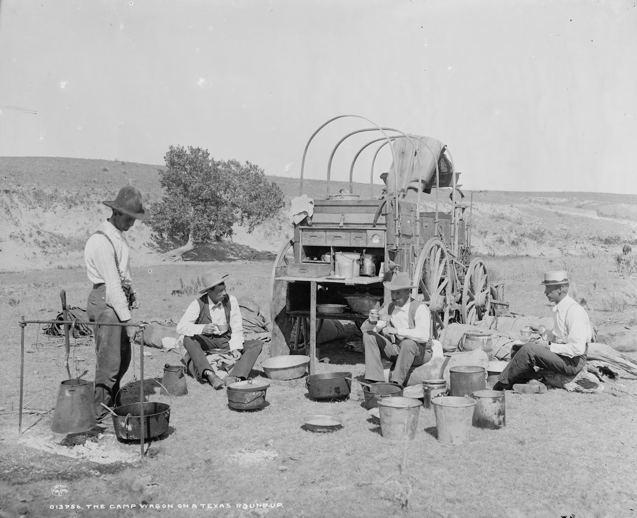 Bir Texas toplamasında kamp vagonu, c.1900 (s/b fotoğraf) by William Henry Jackson