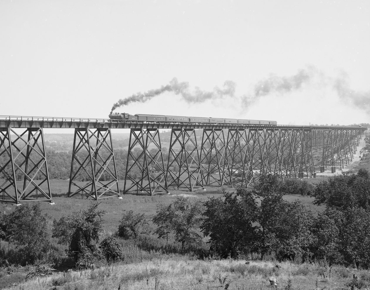 Des Moines Nehri üzerindeki Demiryolu Köprüsü, 1900 dolayları (s/b fotoğraf) by William Henry Jackson