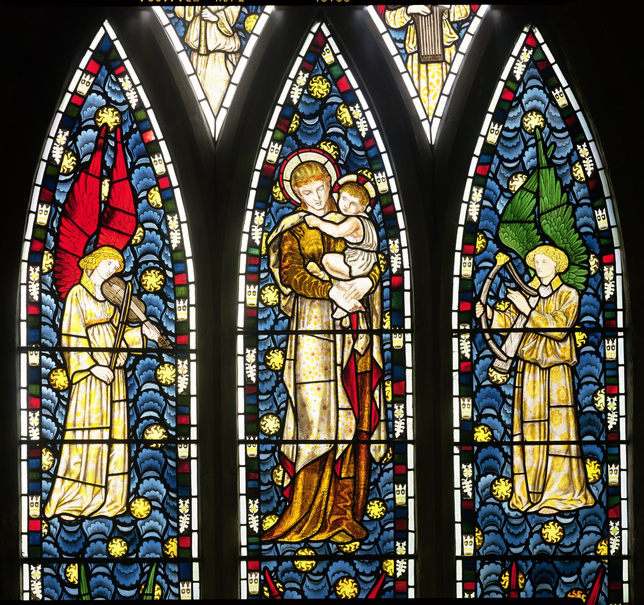 Madonna ve İki Melekli Çocuk, Melekler Penceresinin Üst Yarısının detayı, 1869 vitray detayı 120165 by William Morris