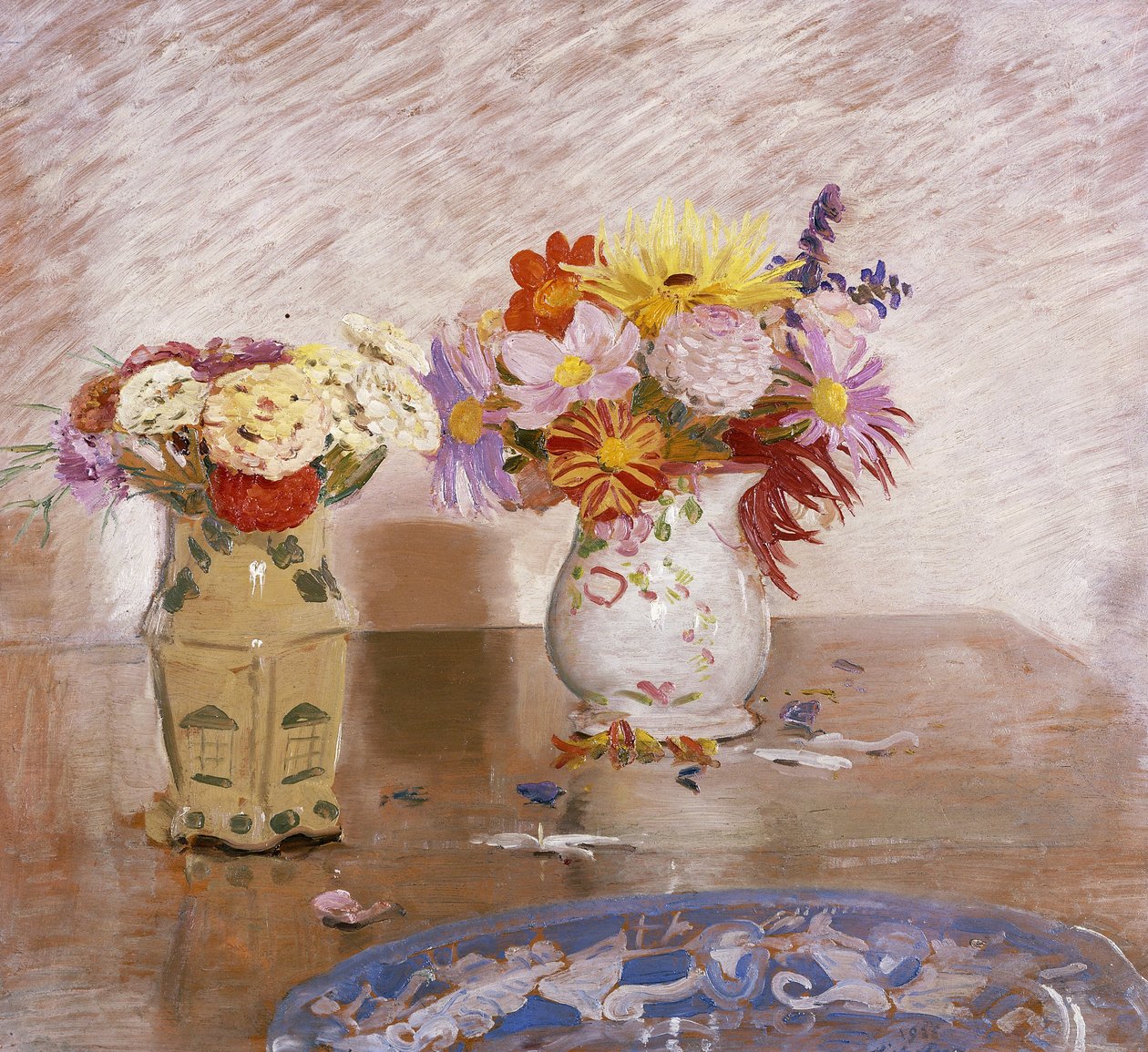 İki Vazo Çiçek ve Mavi Bir Tabak by William Nicholson