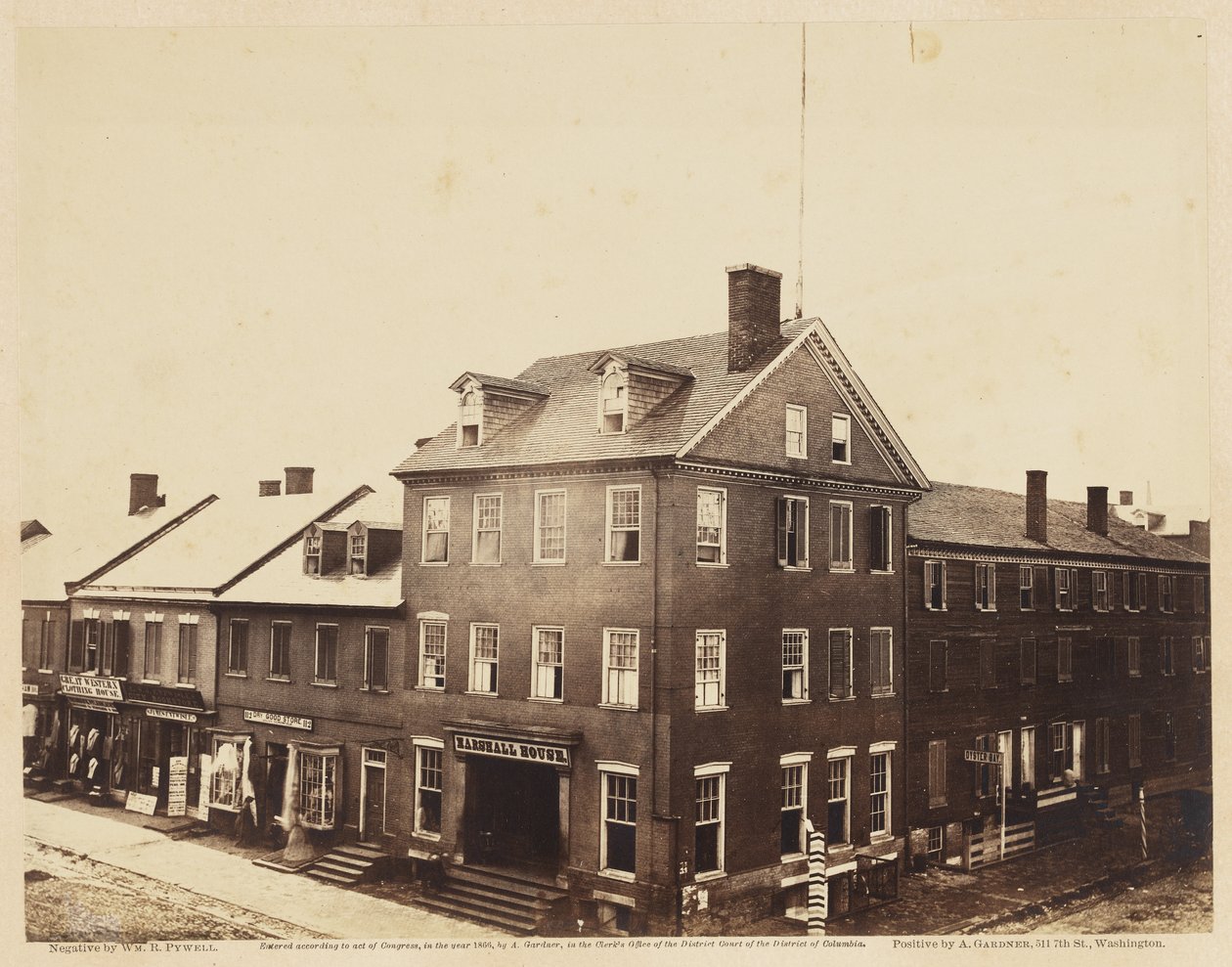 Marshall House, Alexandria, Virginia, Ağustos 1862 (dokuma kağıda monte edilmiş albüm baskısı) by William Redish Pywell