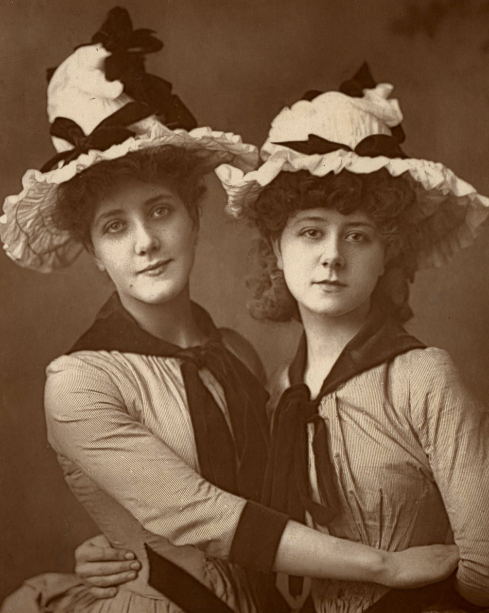 Two Roses, Maude Millett ve Annie Hughes, İngiliz aktrisler, 1888 by William and Daniel Downey
