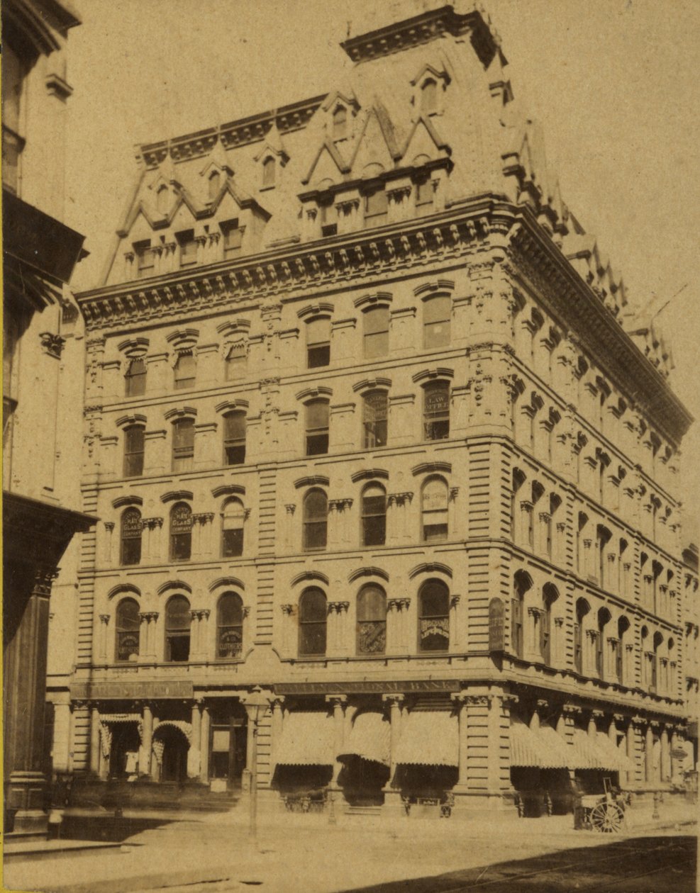 şarkıcı Dikiş Makinesi Şirket Binası. Beşinci Cadde (Broadway) ve Locust Caddesi. 1870
