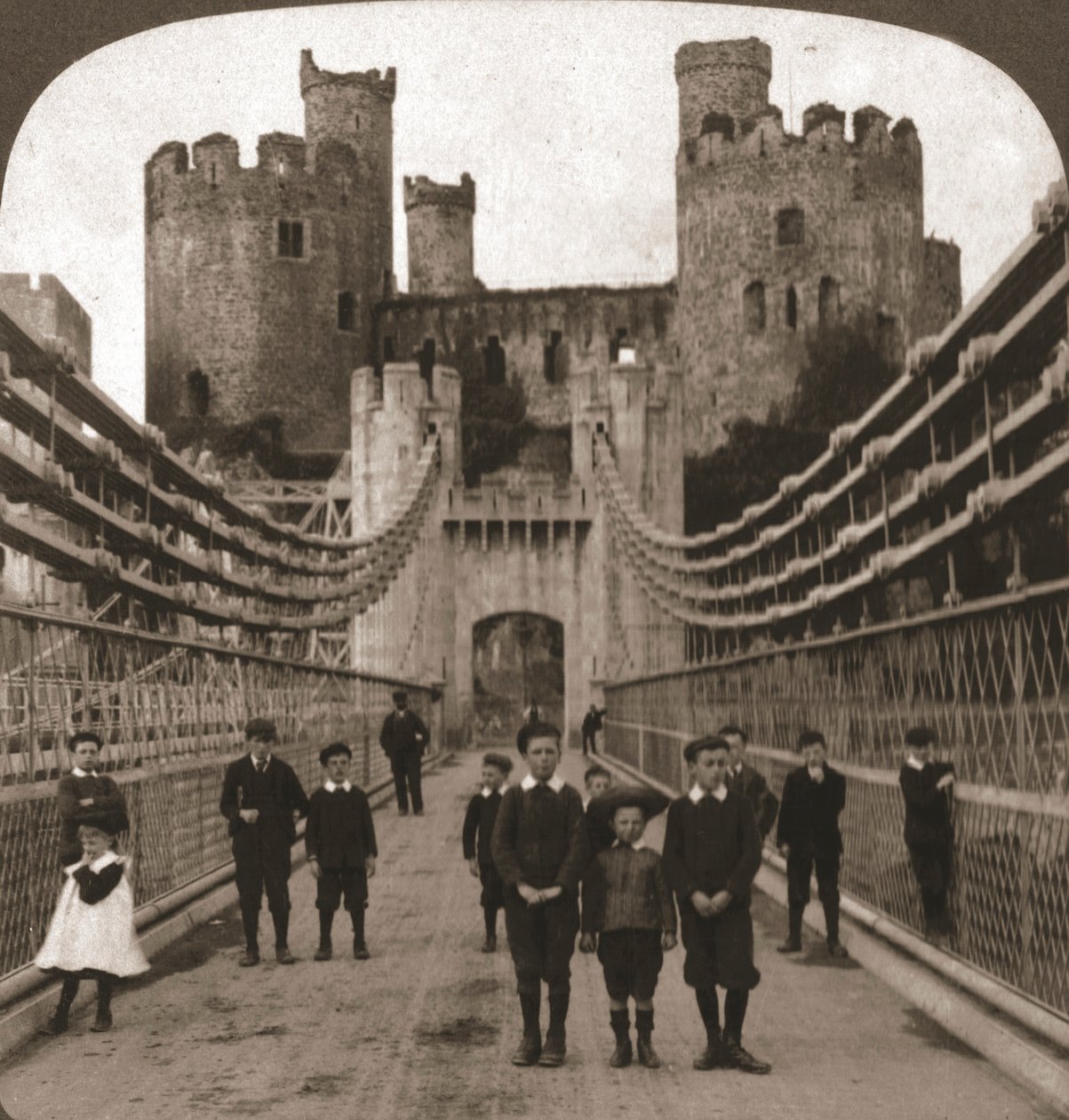 Conway, Galler, Ortaçağ Kalesi ve Köprüsü, 1901. by Works and Sun Sculpture Studios