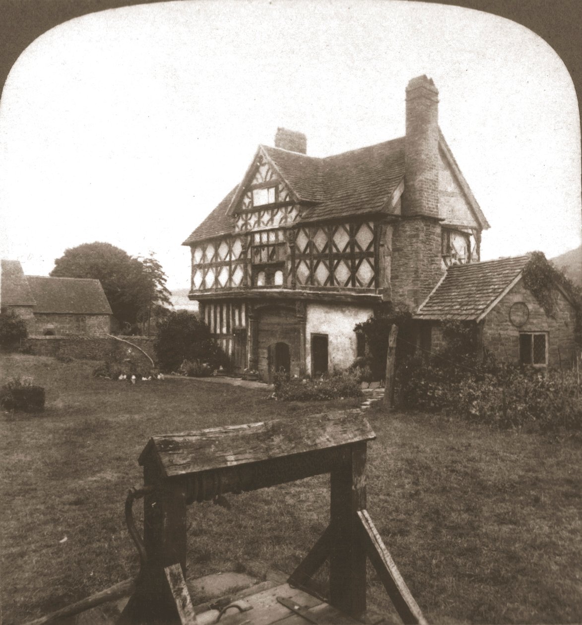 Stokesay Kalesi İngiltere, Antik Kale, 1900. by Works and Sun Sculpture Studios