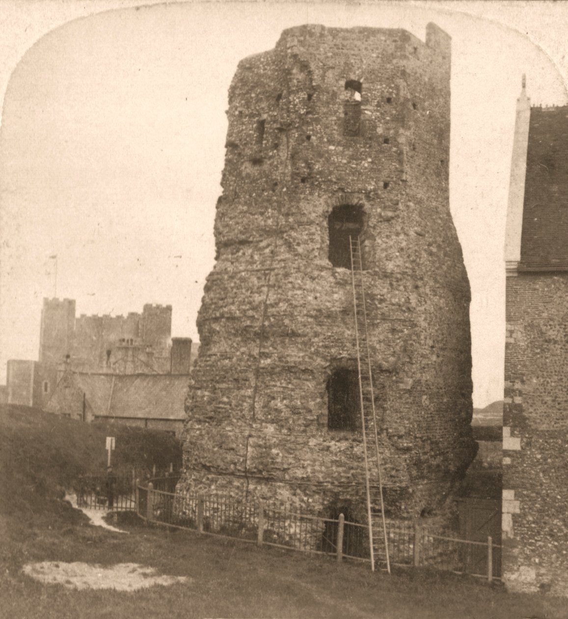 Dover'ın Eski Pharos'u, Roma Deniz Feneri, İngiltere, 1900. by Works and Sun Sculpture Studios