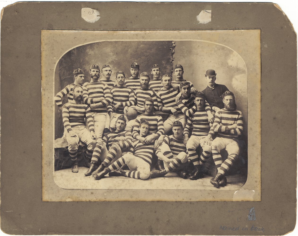 Auckland Touring Team, 1883 (jelatin gümüş baskı) by Wrigglesworth and Binns