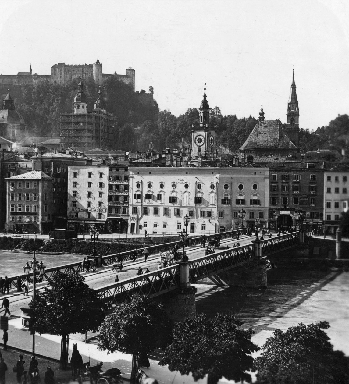 Salzach üzerindeki köprü, Salzburg, Avusturya, 1900'ler. by Wurthle and Sons