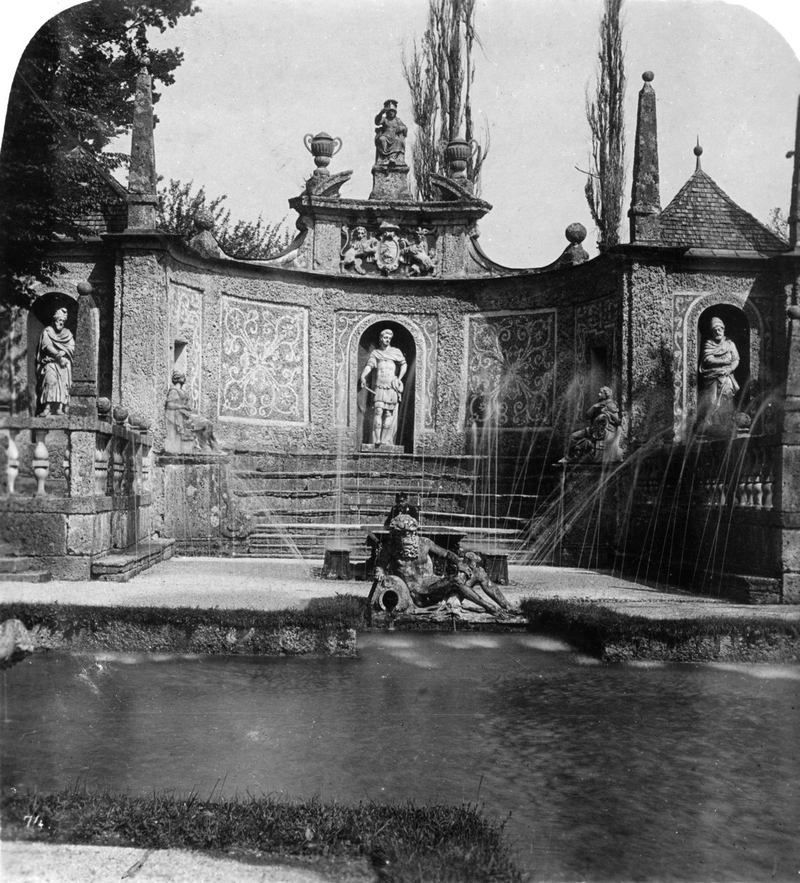 Çeşme, Hellbrunn Kalesi, Salzburg, Avusturya, c1900. by Wurthle and Sons