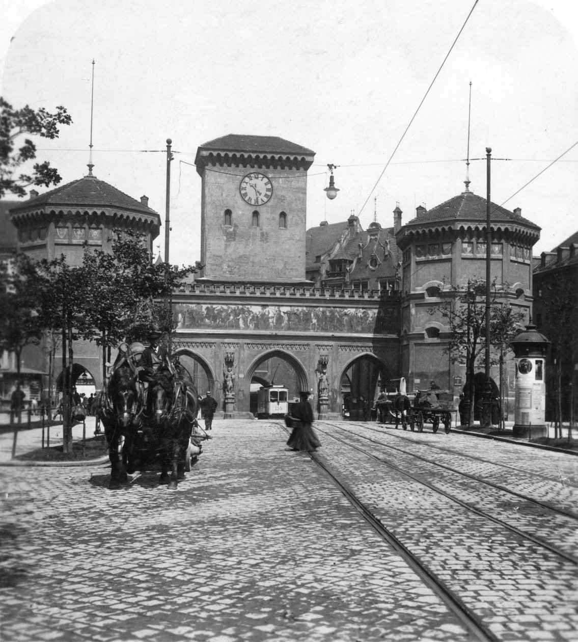 Isartor Isar Kapısı, Münih, Almanya, c1900s. by Wurthle and Sons