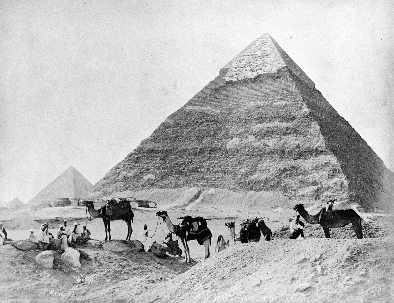 Giza Piramitlerinin Önünde Bir Deve Kervanı, 1870