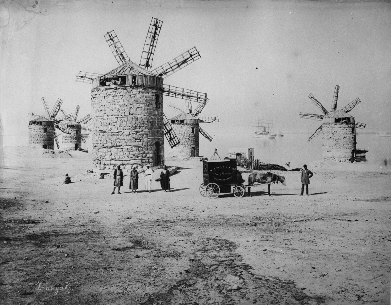 Fotoğrafçı Zangaki ve seyyar karanlık odası, 1880 dolayları by Zangaki Brothers