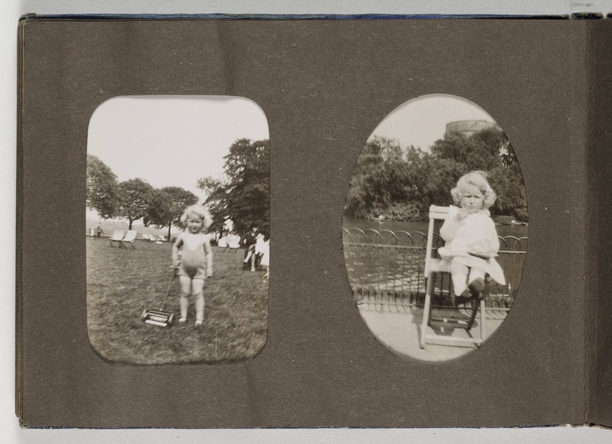 20th Century Family Snapshot albümü, c by Frederick (attr. to) Barnard