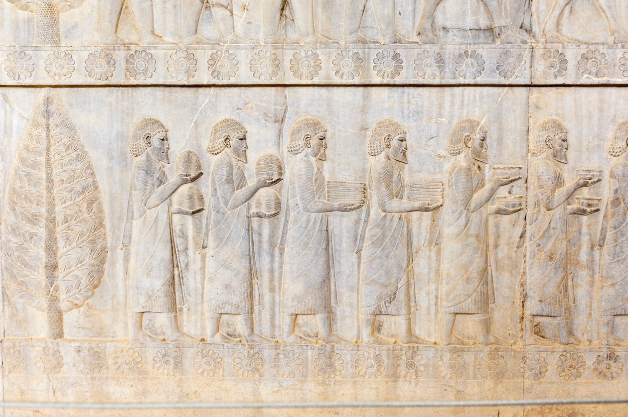 Ahamenişlerin antik kabartması; İyonyalıların delegasyonu; Apadana Sarayı; arkeolojik yer; antik Pers şehri Persepolis; UNESCO Dünya Mirası Alanı; Fars Eyaleti; İran; Asya by Frederick (attr. to) Barnard
