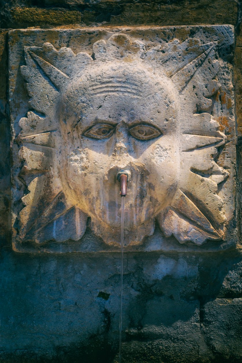 Assisi, İtalya, Bir çeşme (fotoğraf) by Ferdinand Georg Waldmuller