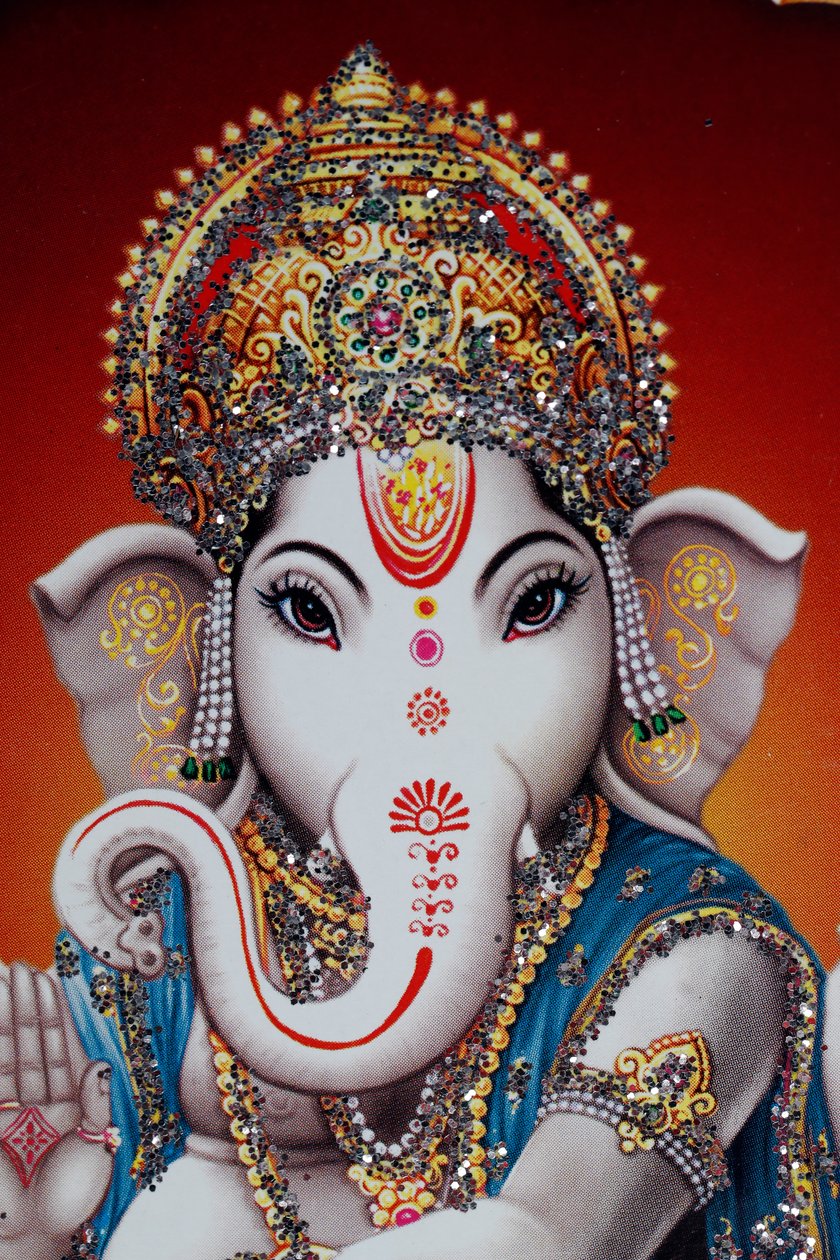 Ganesha veya Ganapati: fil başlı Hindu tanrısı. by . .