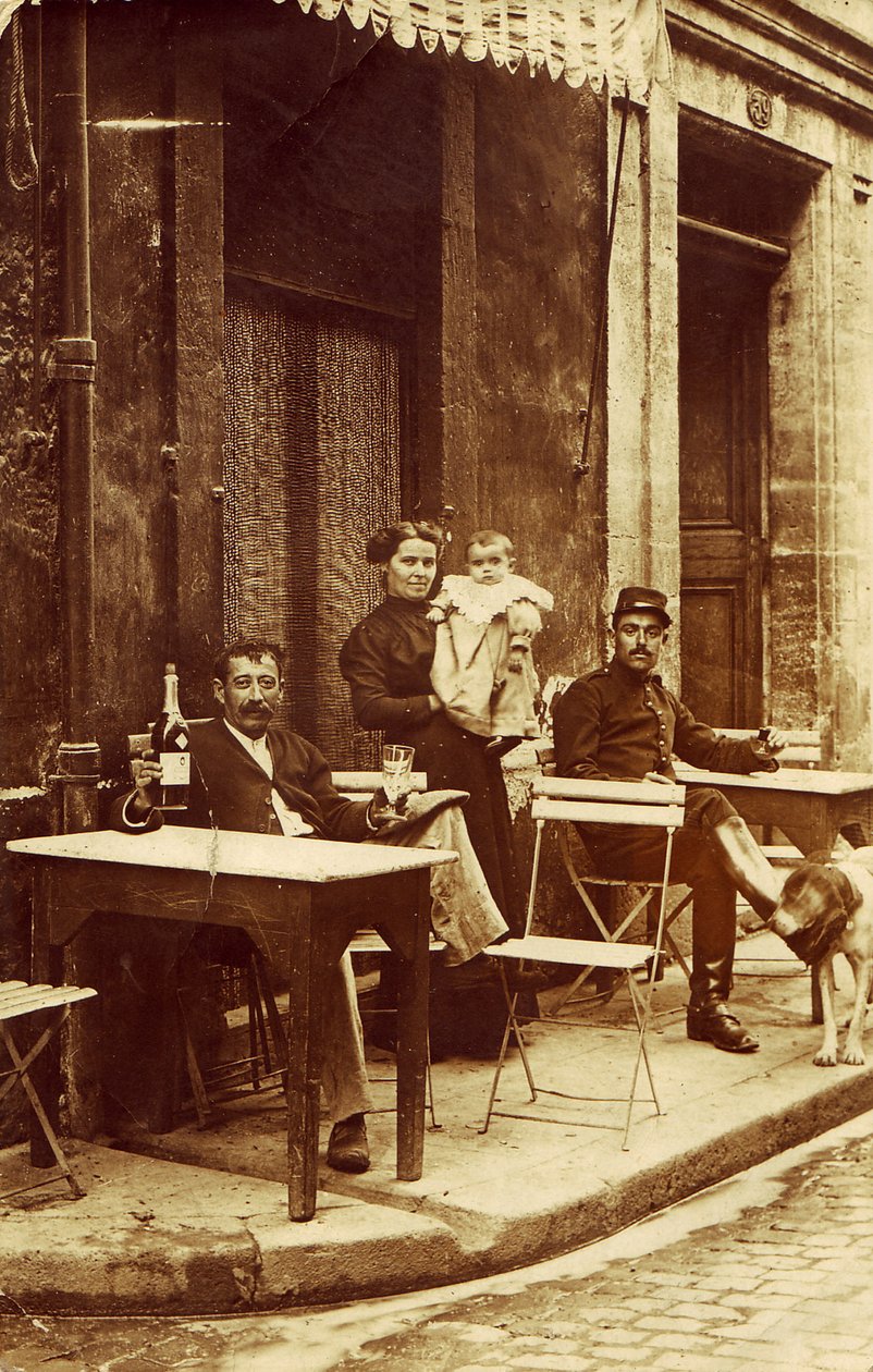 1900 civarında bir kafenin terasında bir şişe absinthe tutan adam by Frederick (attr. to) Barnard