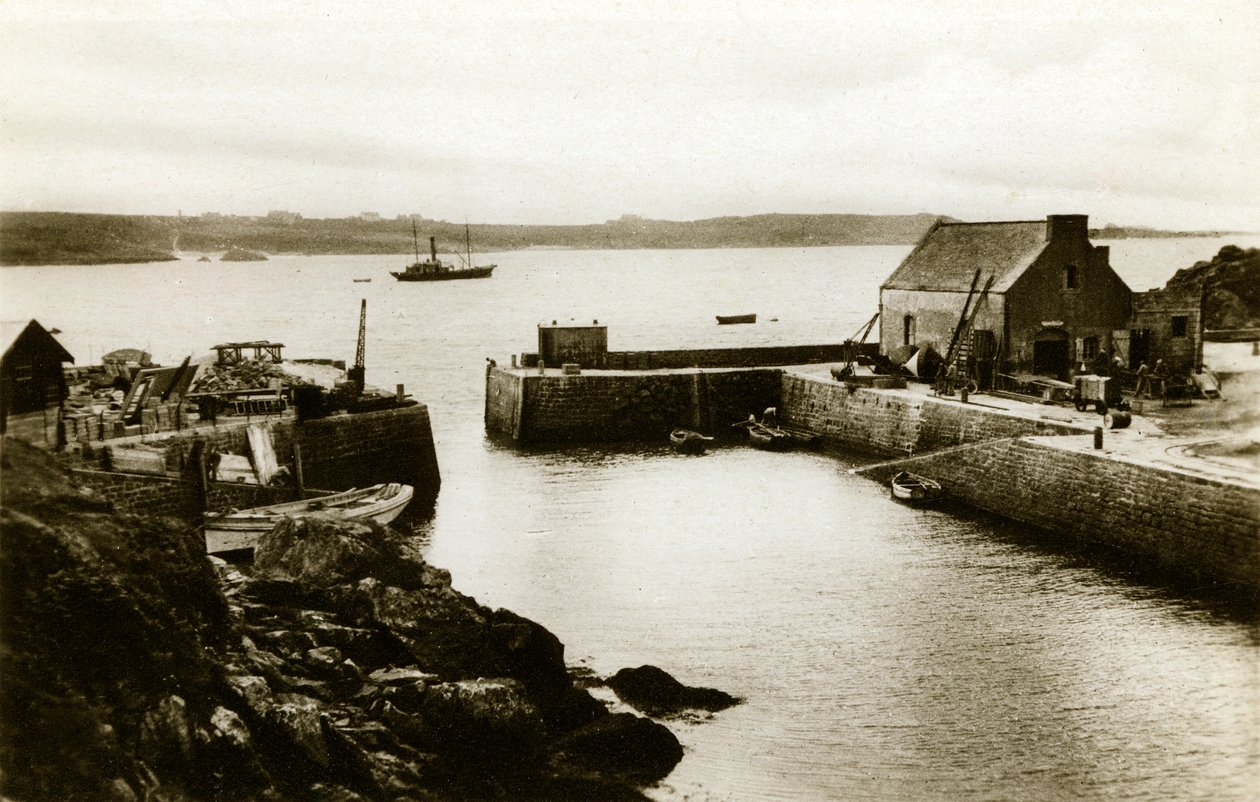 Ouessant Adası: Gelgitin yükseldiği Lampaul limanı, yaklaşık 1900- 1920 (fotoğraf) by . .