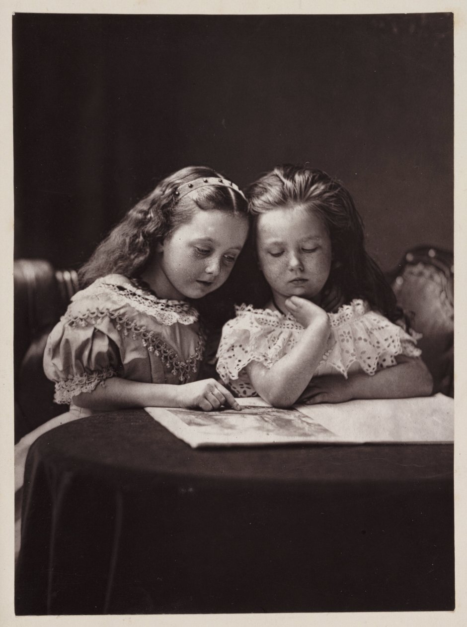 Maud ve Ethel May Robinson, c by Frederick (attr. to) Barnard