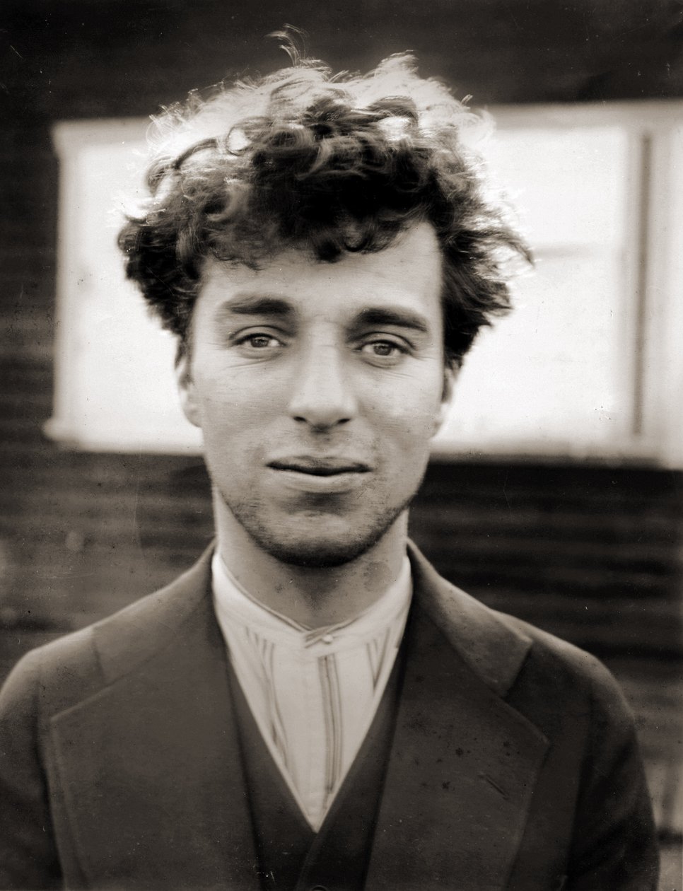 27 yaşındaki Charlie Chaplin