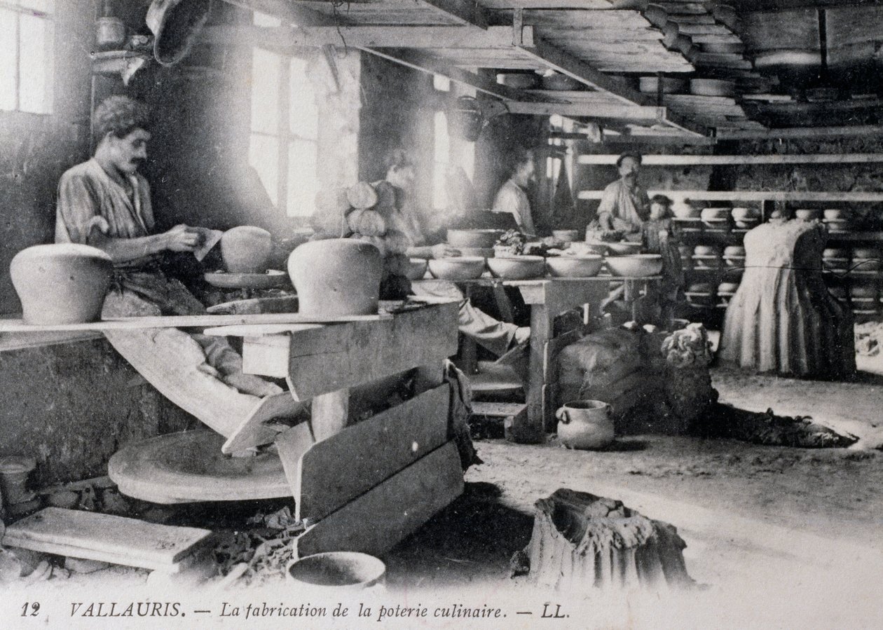 Vallauris sofra takımı için çömlek yapımı ile kartpostal, ca 1900, Fransa by William Walcutt