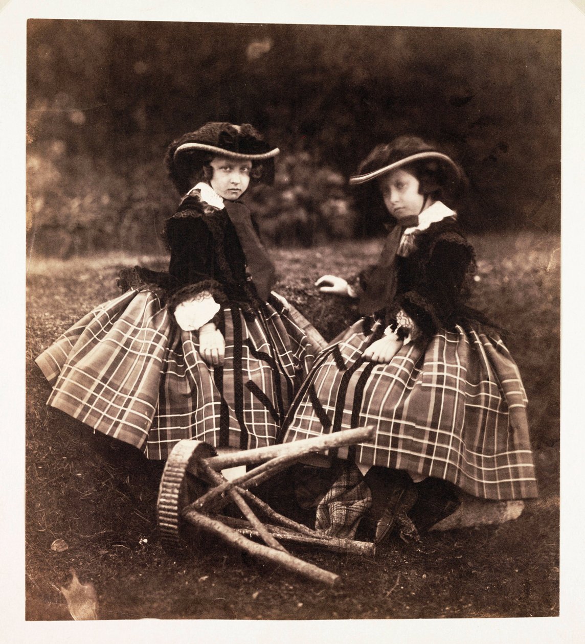 Prenses Helena ve Prenses Louise by Frederick (attr. to) Barnard