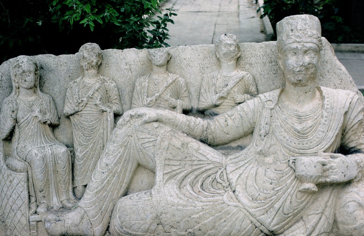 Palmiralı bir aileyi betimleyen kabartma, muhtemelen MÖ 10-8. yy (taş) by Hippolyte Lalaise Devéria