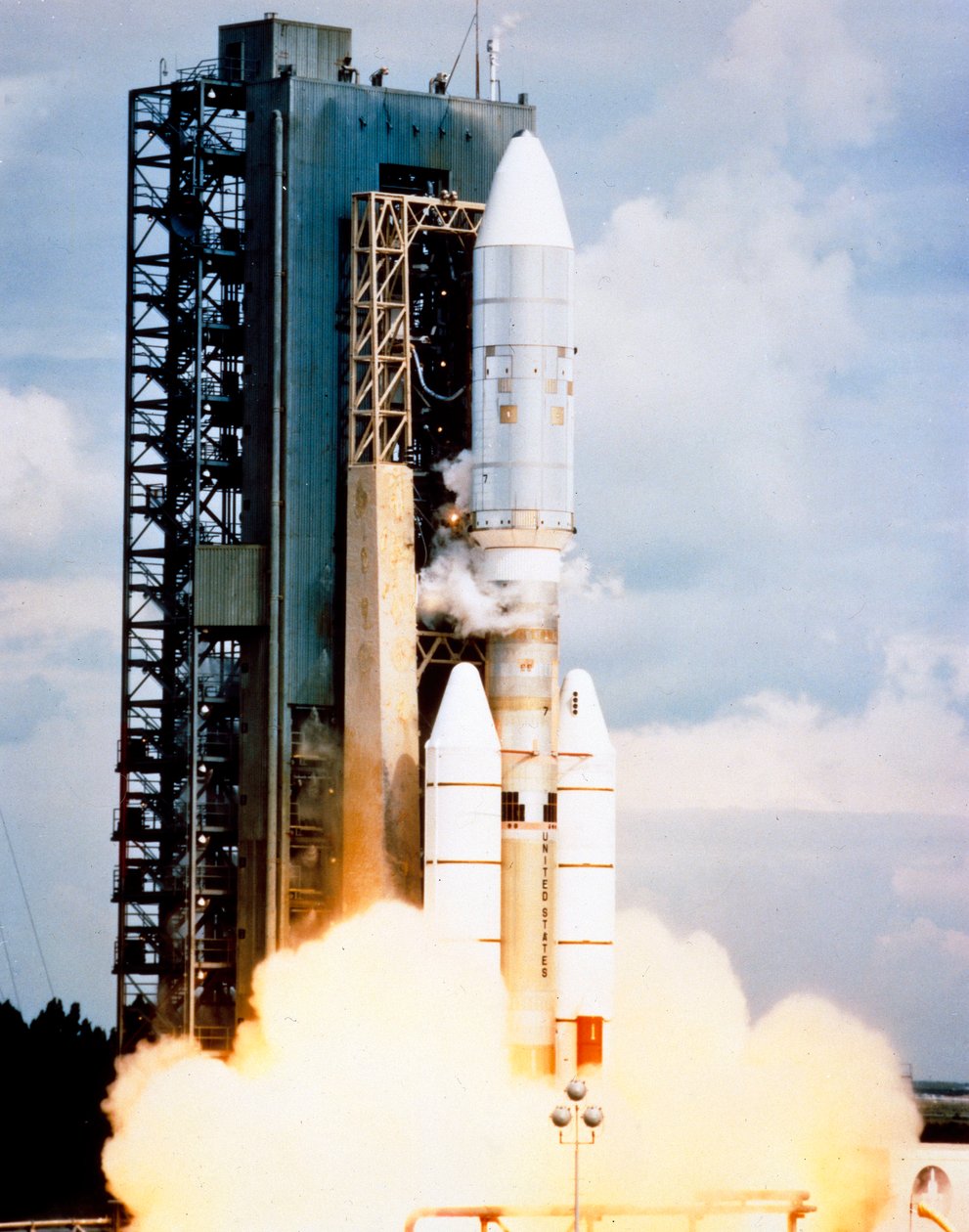 Uzay Aracı, ABD, Voyager Voyager 1 uzay aracının fırlatılışı, 5 Eylül by Frederick (attr. to) Barnard