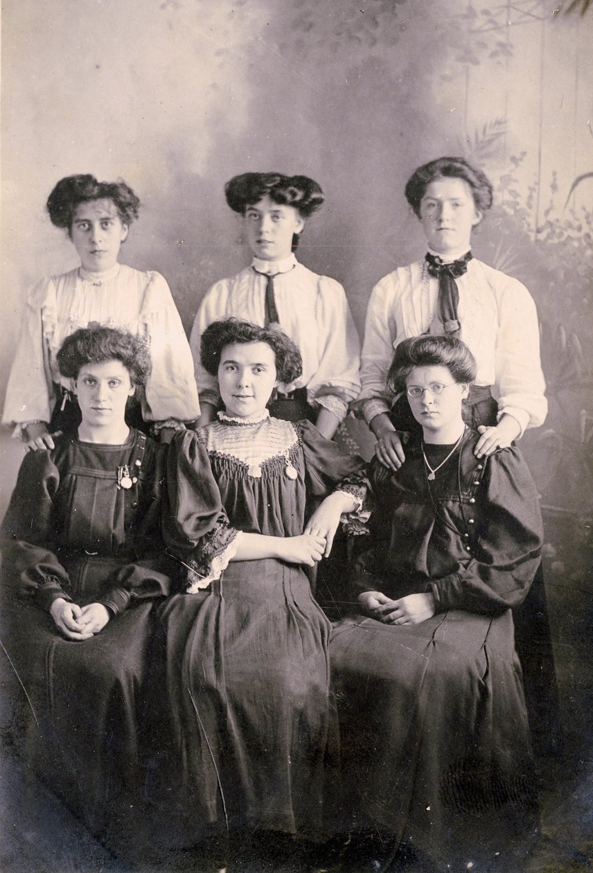 Bir ülke mülkünün yerli personeli, c.1898 (fotoğraf) by . .