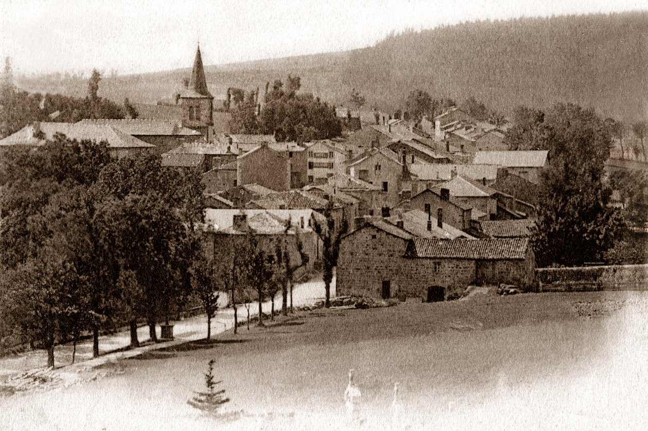 Saint-Bonnet-le-Froid köyü, yirminci yüzyılın başında (kartpostal) by . .