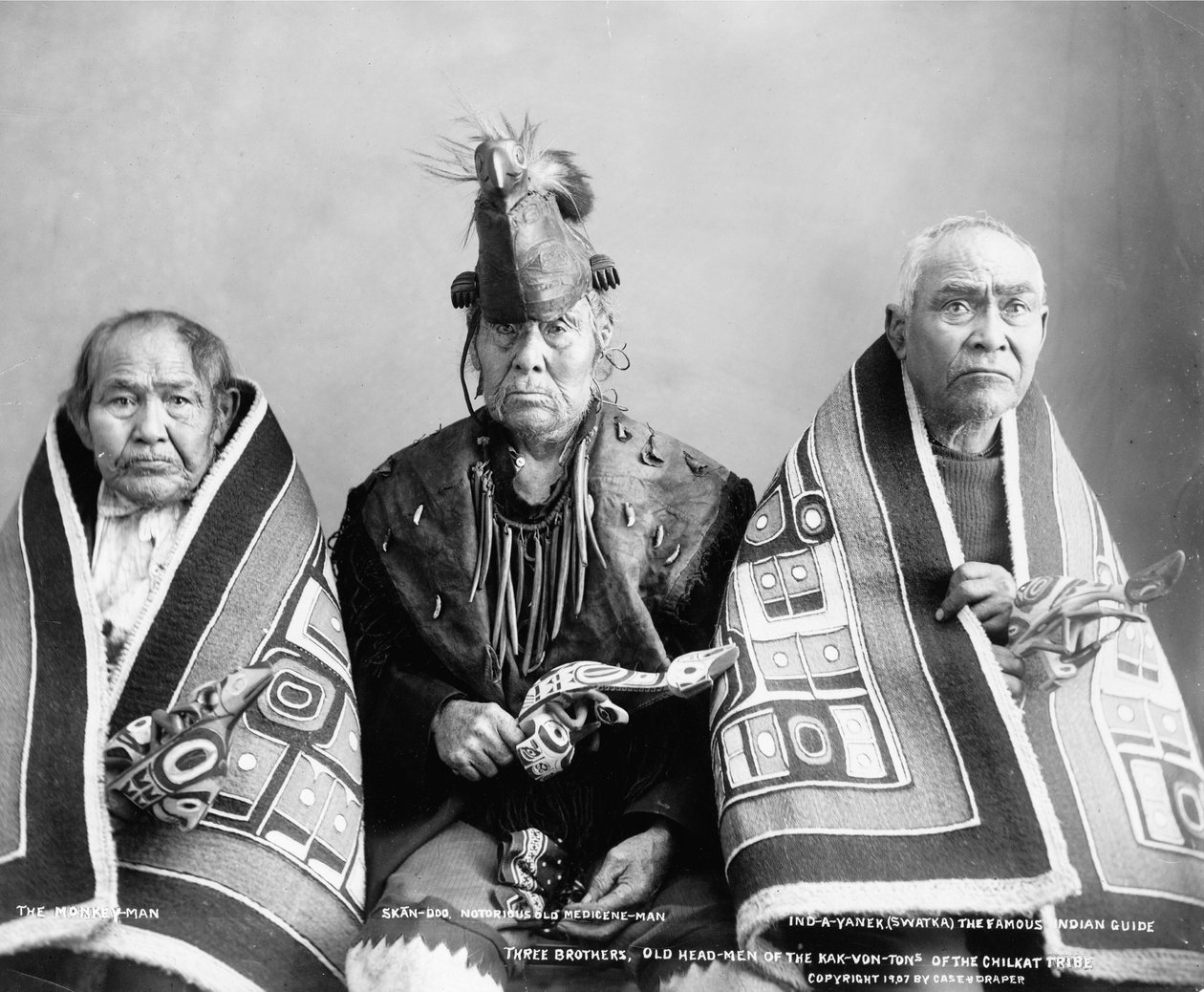 Üç erkek kardeş, Chilkat kabilesinin Kak-Von-Tons