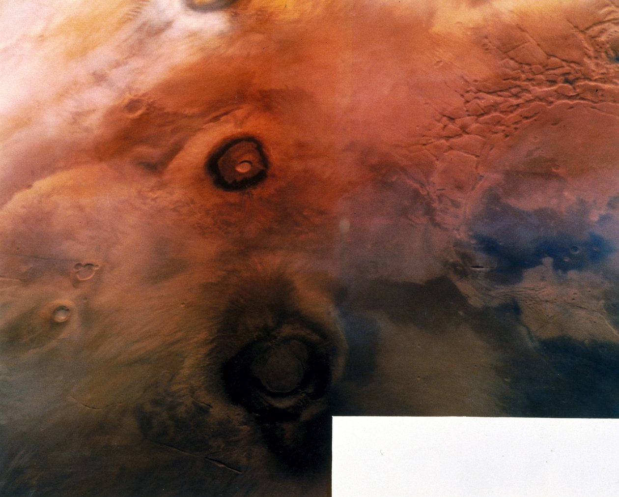 Mars gezegeninin yüzeyindeki volkanlar by Frederick (attr. to) Barnard