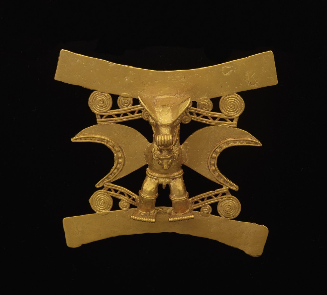 Yarasa benzeri maskeli bir figürü betimleyen kolye, Geç Dönem V - Dönem VI, c.700-1550 (altın) by culture Diquis