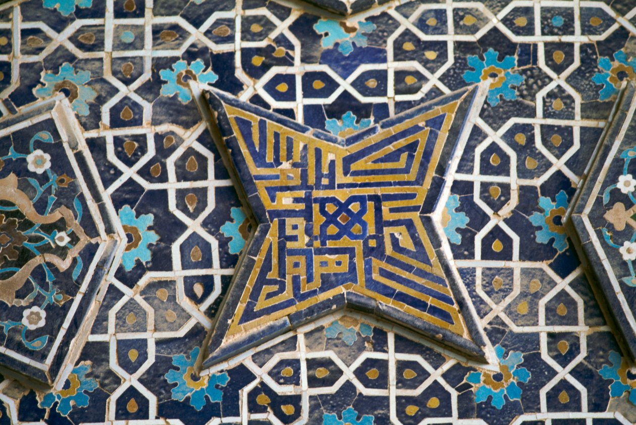 Çok renkli çini süsleme, Jameh Camii (Cuma camii) (Unesco Dünya Mirası Listesi, 2012), İsfahan (Esfahan), İran by Theodore Charles Ange Coquelin